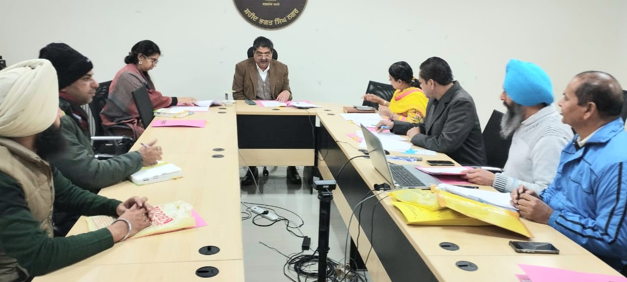 उपायुक्त ने जिला स्तरीय कार्यान्वयन एवं अनुश्रवण समिति के कार्यों की समीक्षा की